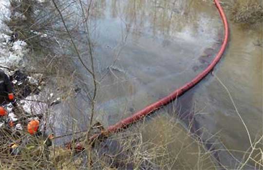 В Янаульском районе Башкирии прорвало нефтепровод